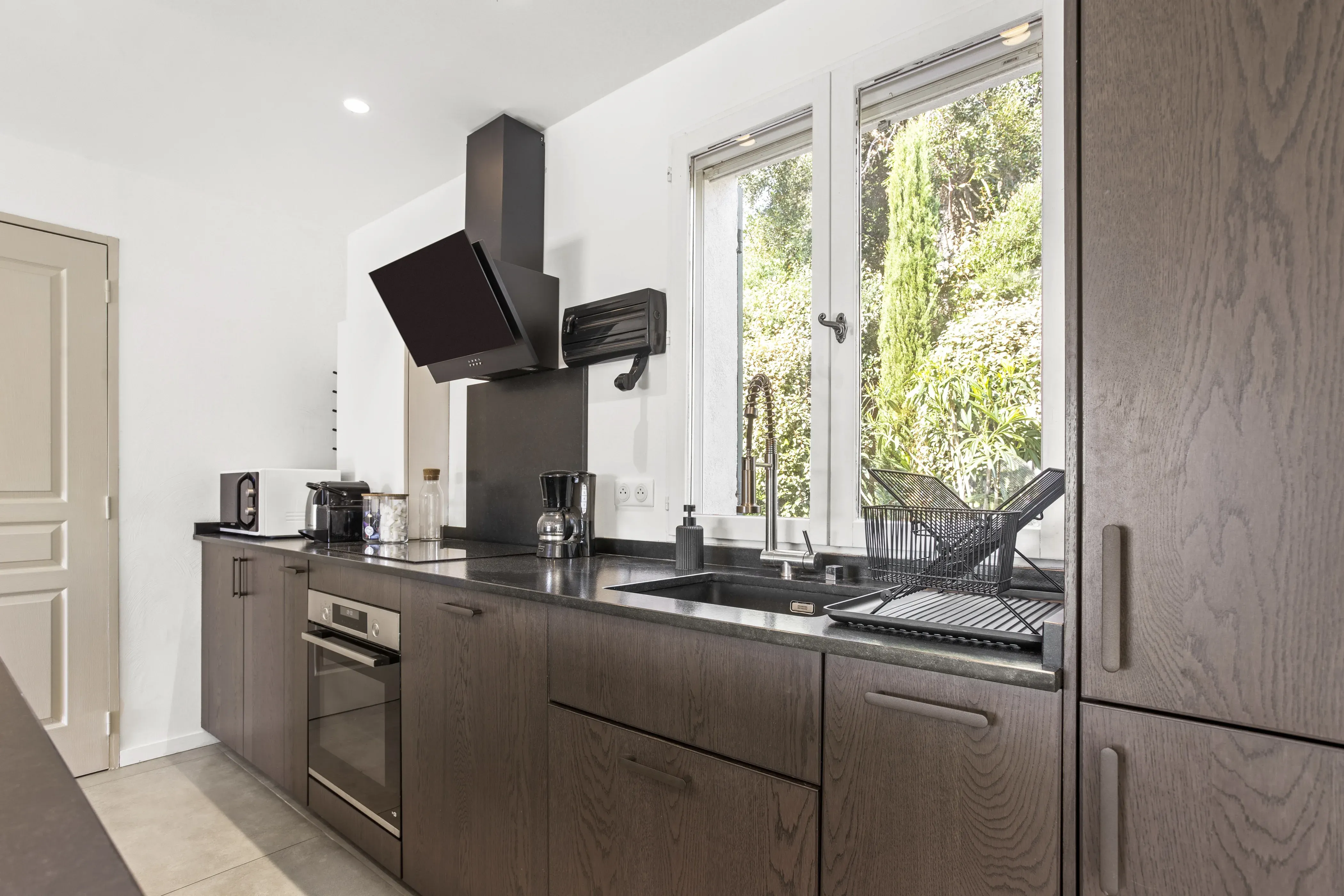 Dining area next to the kitchen