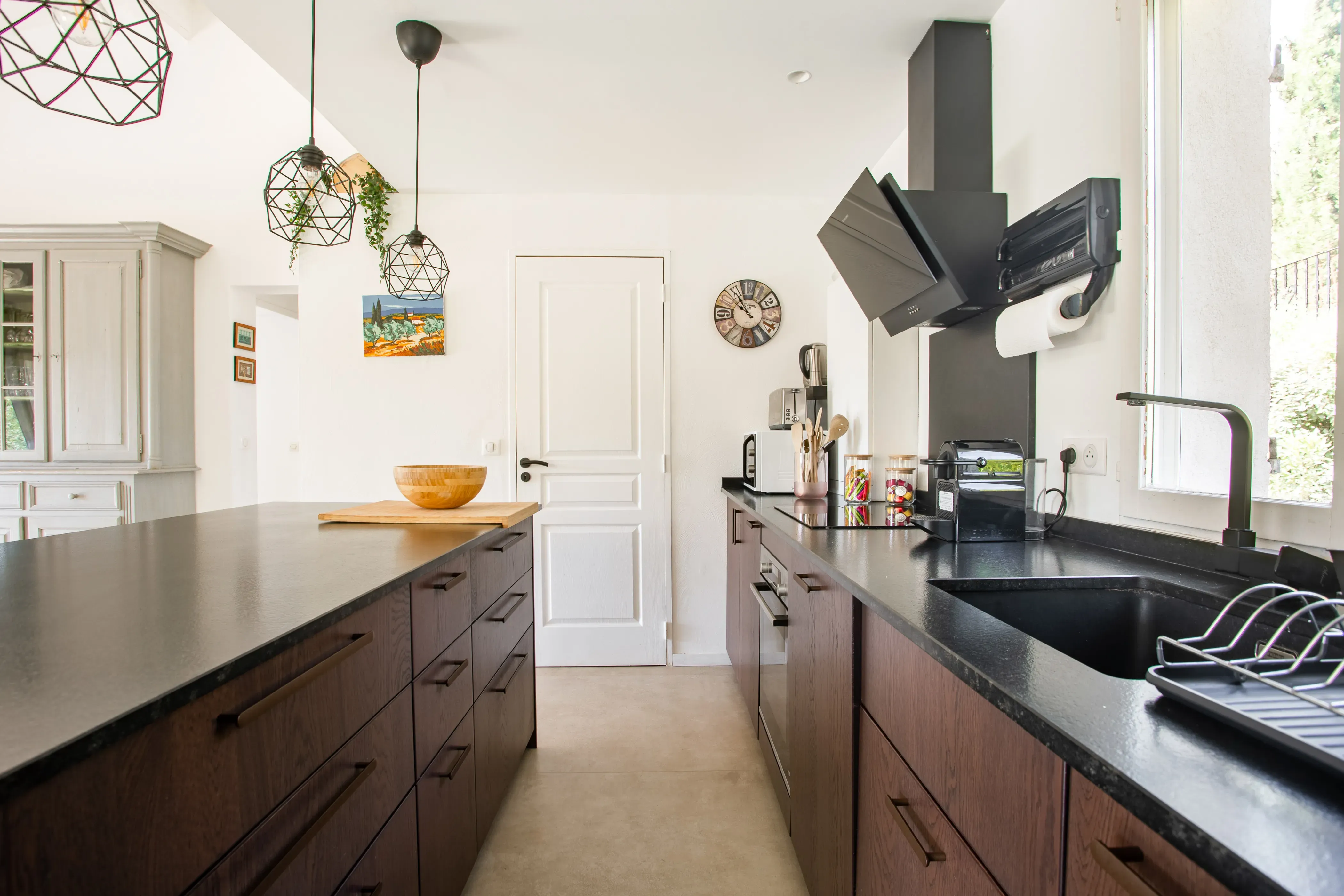 Dining area next to the kitchen