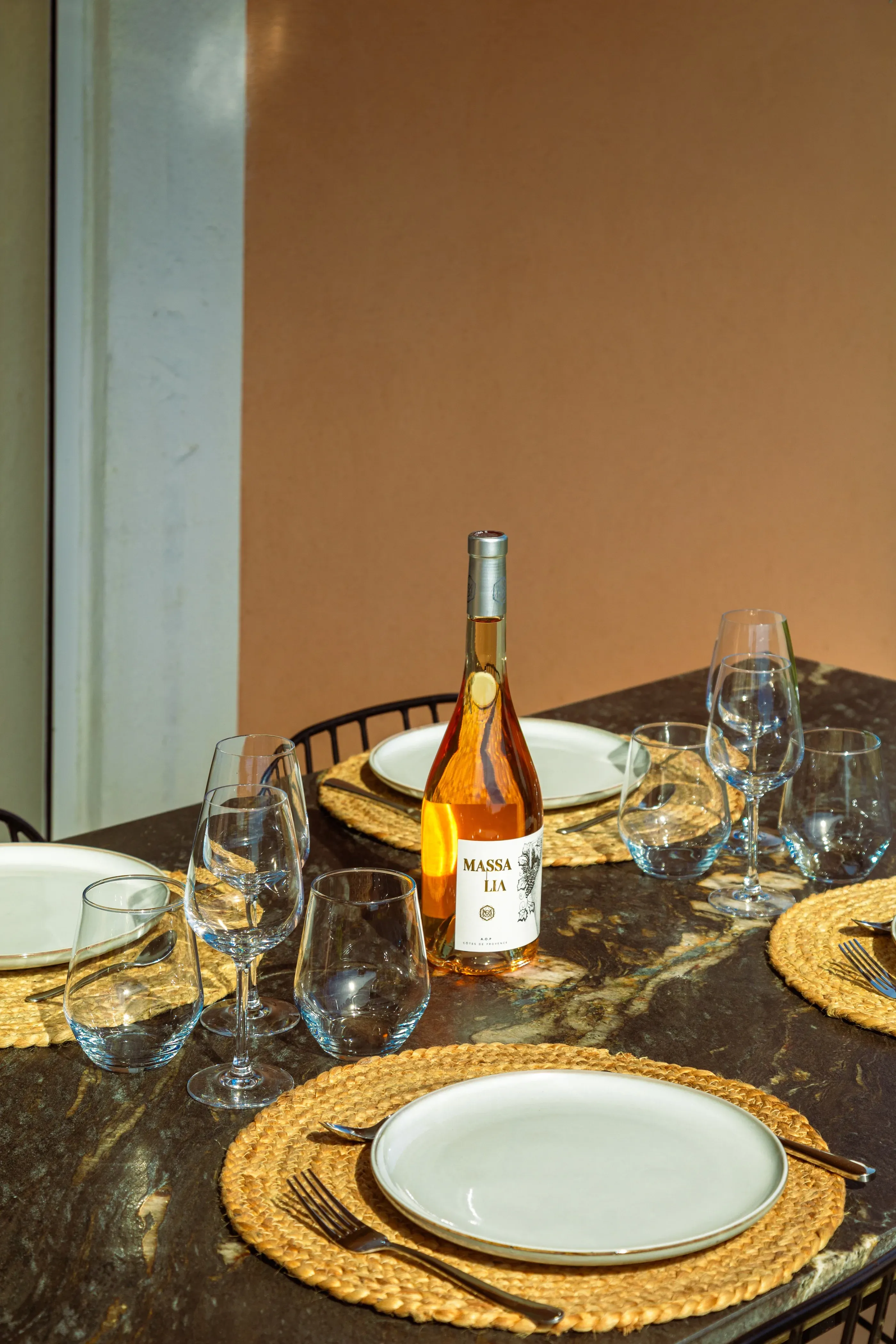 Outdoor wine corner for relaxed aperitifs